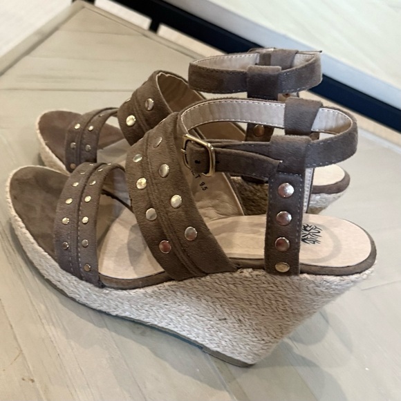 Boutique, Chic, Boho Women's Brown/Tan Wedge Sandals Size 9. - Picture 8 of 14